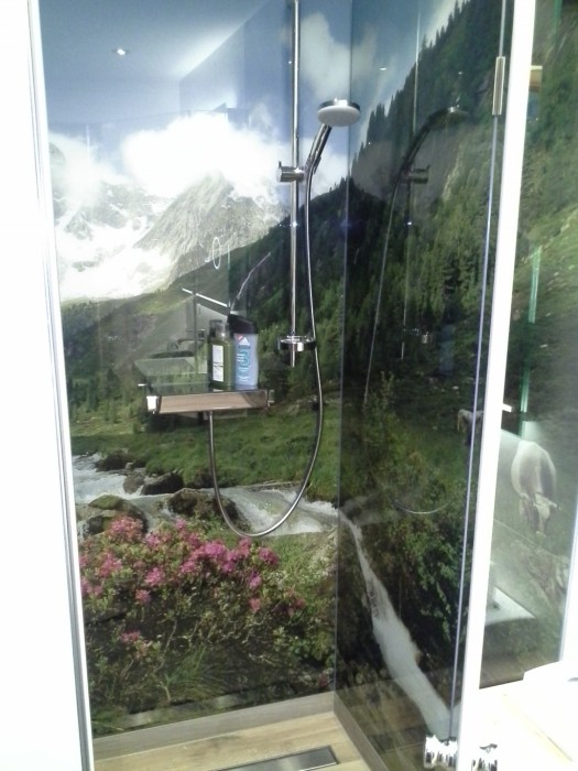 Duschrückwand mit Glasdruck Gästehaus Wildschütz
